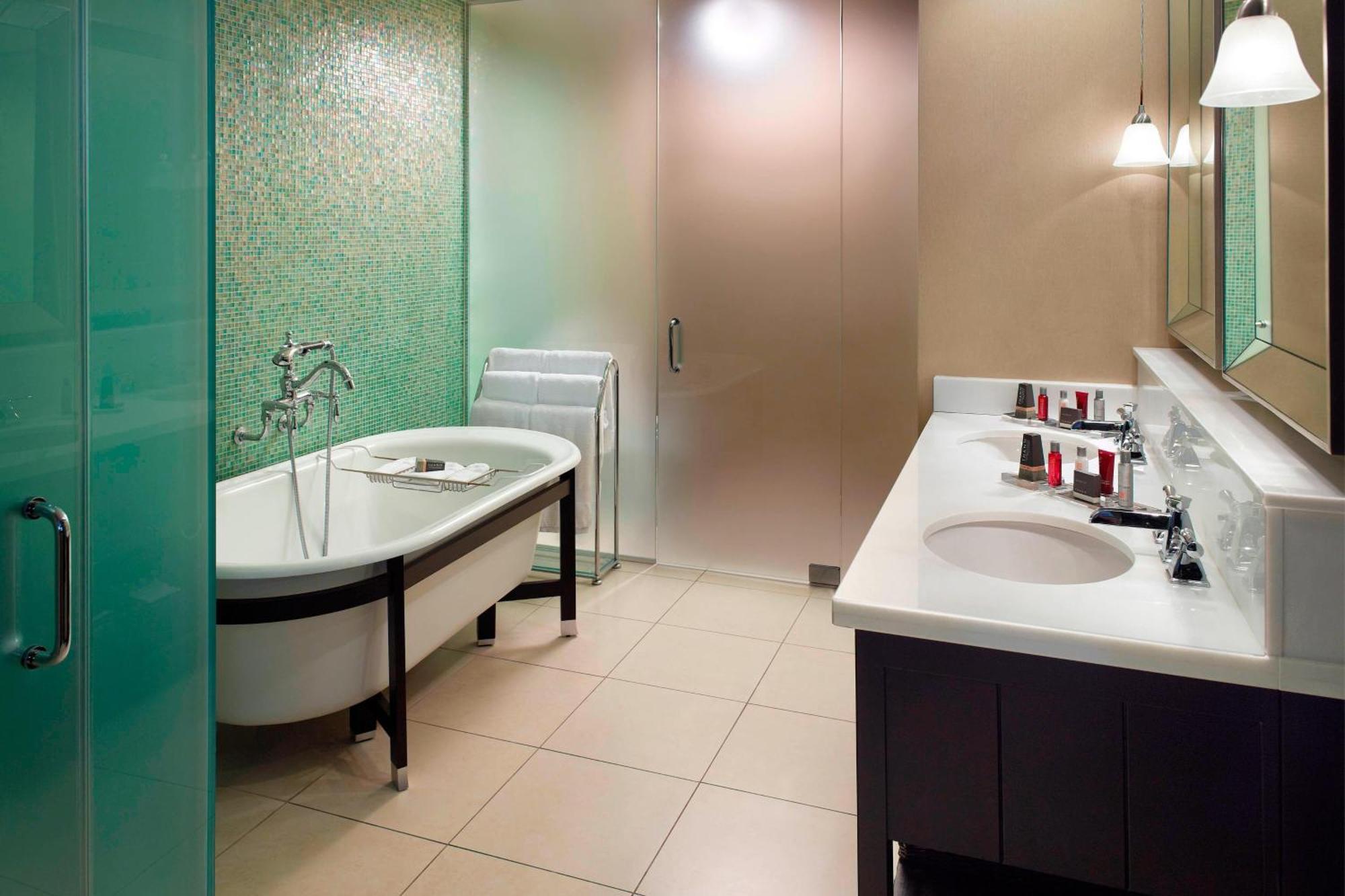 New Orleans Marriott Metairie At Lakeway Eksteriør billede